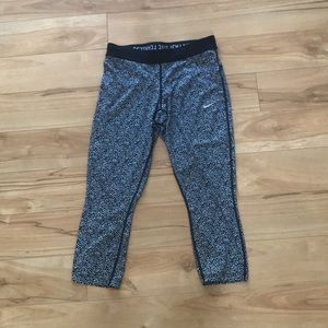 Nike Capri athletic dri- fit leggings
